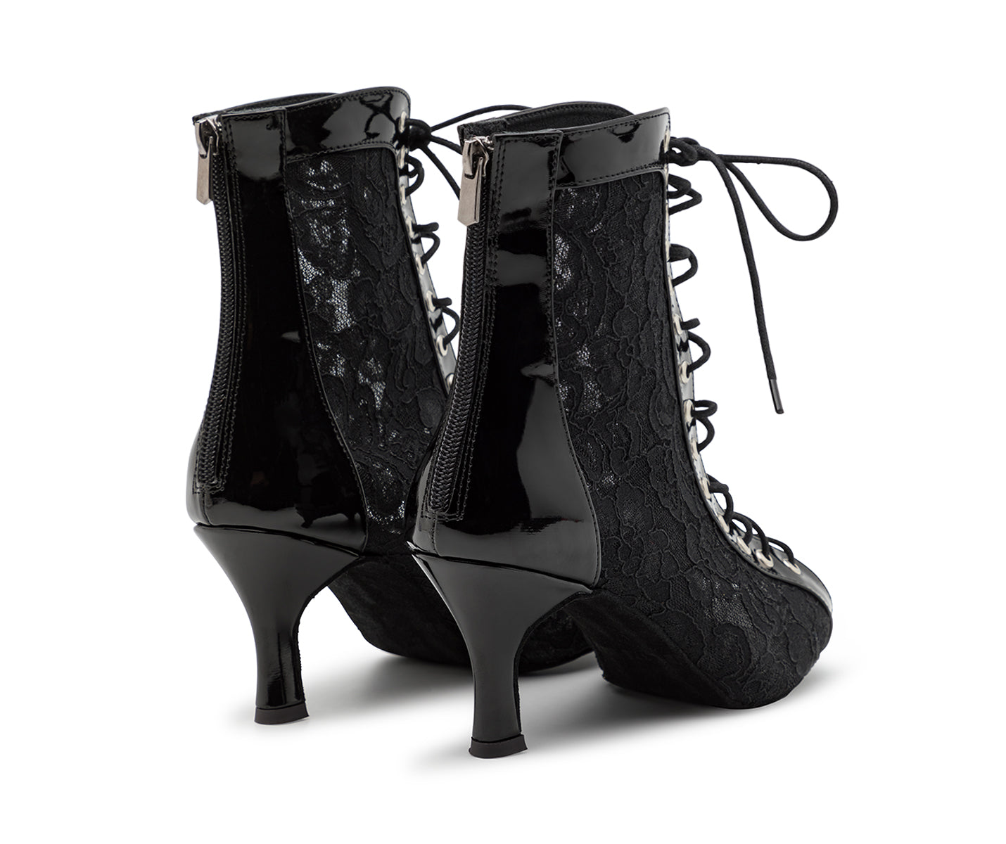 Halley Heels von Dancing Queens: Schwarze Stiefeletten mit glänzenden Absätzen, ideal für Bachata, mit Reißverschlussdetail hinten.